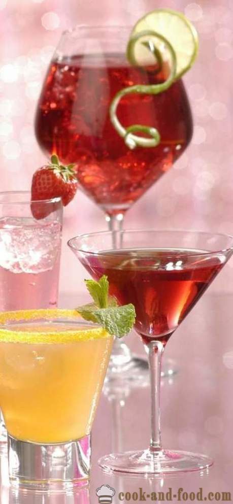 Bevande di 2017 nuovo anno e cocktail di festa sul Anno del Gallo - alcoliche e non alcoliche
