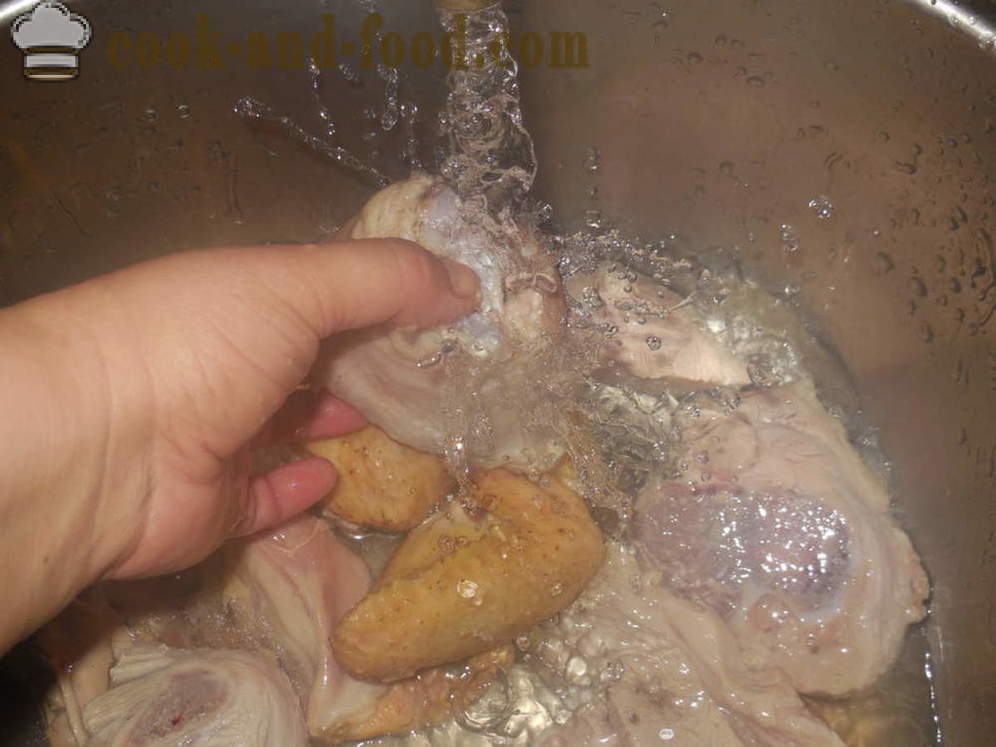 Casalinga di pollo in gelatina, senza gelatina - come preparare il pollo in gelatina e carne di maiale multivarka-fornello, un passo per passo ricetta foto