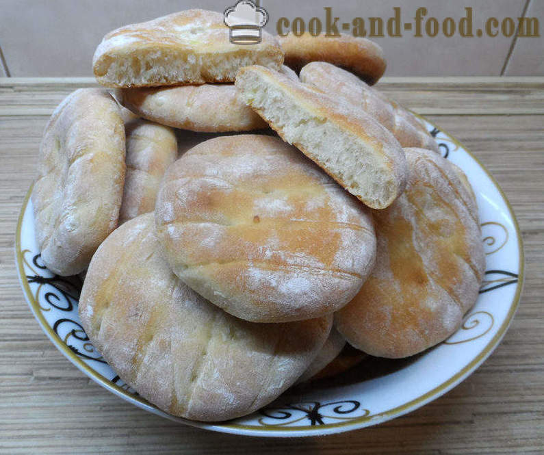 Pane cipolla in forno o cipolla panini - come il modo di cuocere il pane, cipolla, un passo per passo ricetta foto