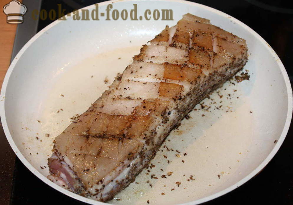Bacon, cotta al forno con patate - Come cuocere deliziosa punta di petto al forno, con un passo per passo ricetta foto