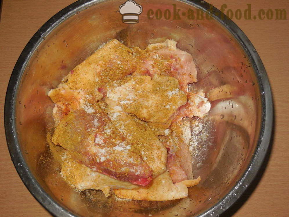Pollo brasato nel piatto nel forno nel suo sugo - come cuocere il pollo nel piatto con le verdure, un passo per passo ricetta foto