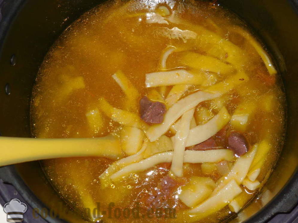 Minestra con le tagliatelle fatte in casa e cuori di pollo - Come cucinare la zuppa di pollo in multivarka, passo dopo passo le foto delle ricette