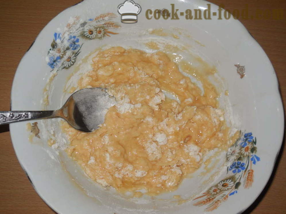 Pasta sulle uova, senza acqua - come fare tagliatelle fatte in casa per la zuppa, un passo per passo ricetta foto