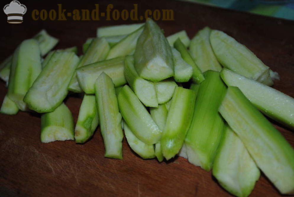 Delicious zucchine con noci e aglio - come preparare un'insalata di zucchine e noci, con un passo per passo ricetta foto