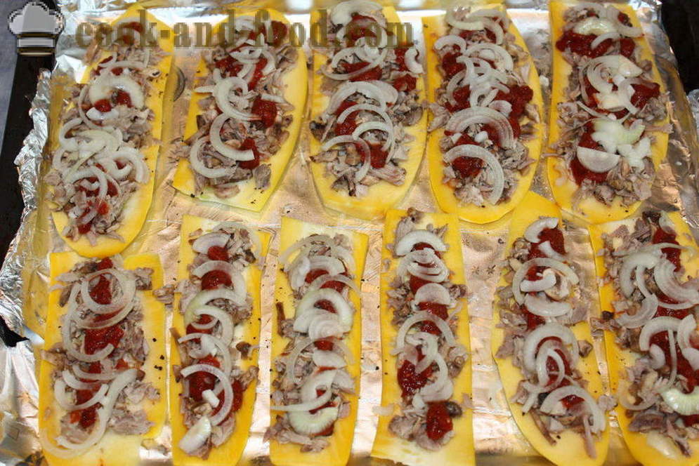 Zucchine al forno con carne e formaggio - come zucchine cuocere a microonde, un passo per passo ricetta foto