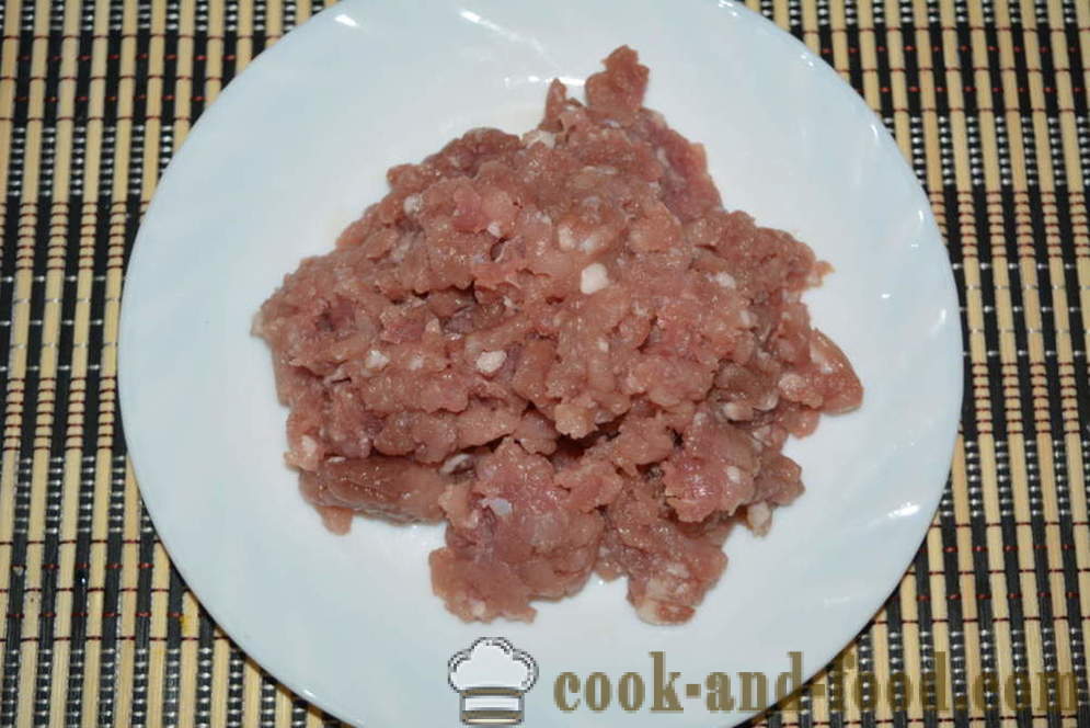 Zuppa di carne con carne e gnocchi di farina e uova - come cucinare la zuppa con carne macinata con le polpette, un passo per passo ricetta foto