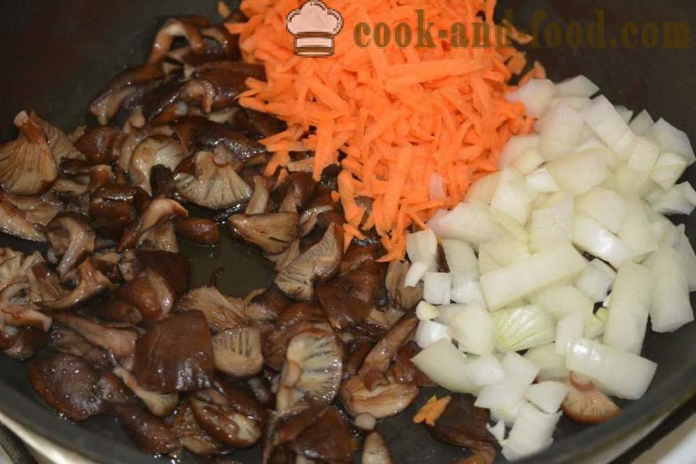 Carne di maiale cotto in forno con funghi e formaggio - come arrosto di maiale al forno, con un passo per passo ricetta foto