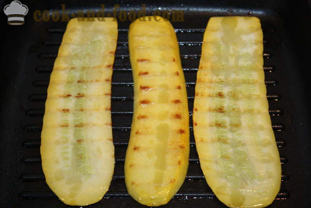 Rotoli di melanzane e zucchine con pollo e formaggio - come fare rotoli di melanzane al forno, con un passo per passo ricetta foto