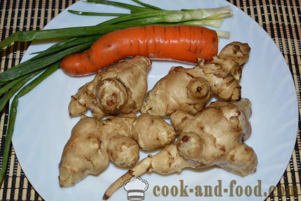 Insalata saporita di carciofo e le carote e le cipolle verdi - come preparare un'insalata di carciofi e carote ricetta con una foto