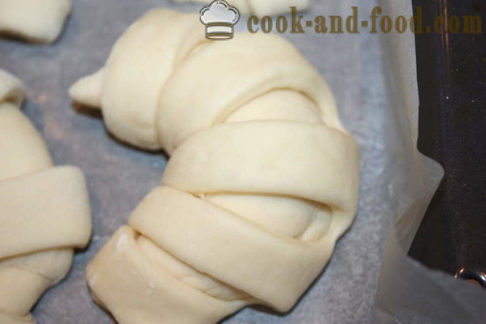 Croissant con crema pasticcera - come rendere croissant a casa, passo dopo passo le foto delle ricette