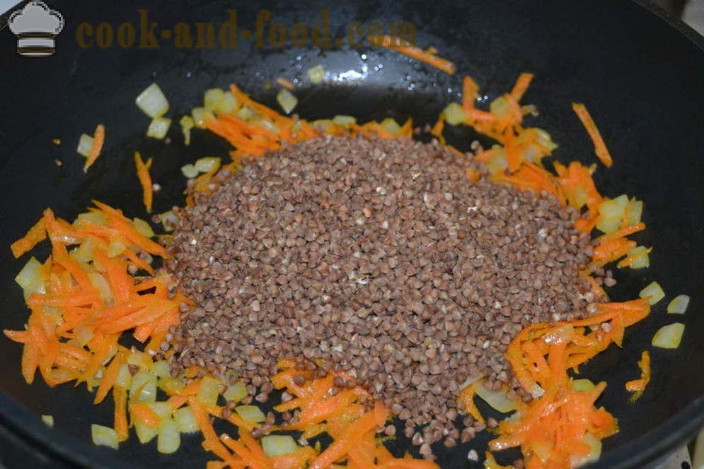 Grano saraceno friabile in una padella - come cucinare grano saraceno con carne in una padella, un passo per passo ricetta foto