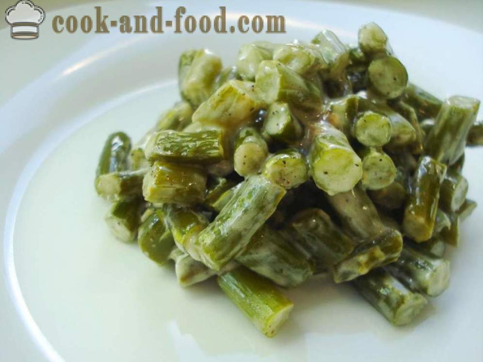 Frecce dell'aglio in maionese o insalata insolito di frecce aglio - come cucinare un delizioso frecce d'aglio, un passo per passo ricetta foto