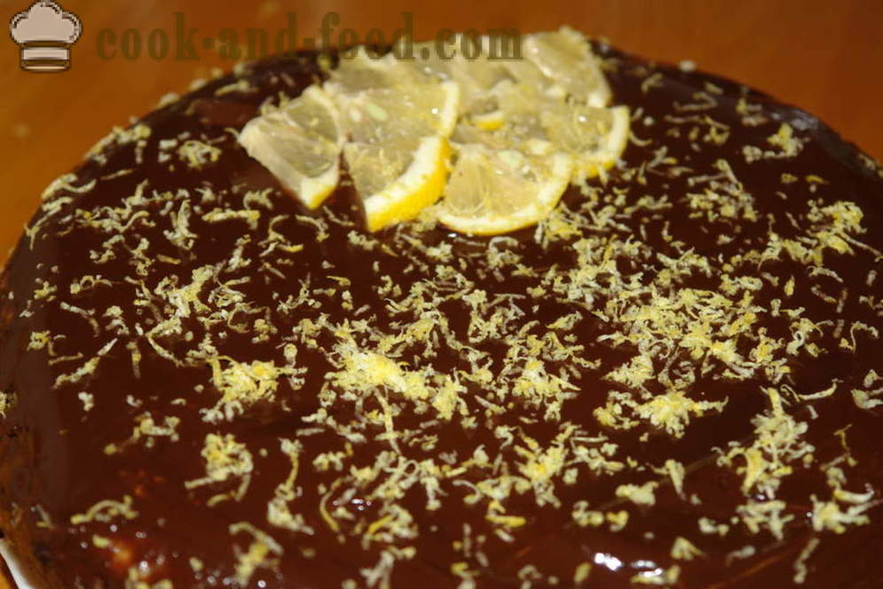 Una deliziosa torta di spagna al cioccolato con panna acida - come fare una torta al cioccolato, un passo per passo ricetta foto
