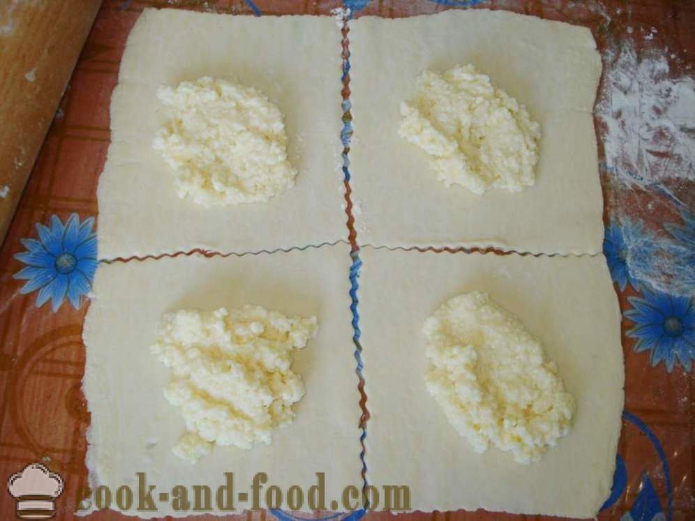 Sbuffi con pasta sfoglia di formaggio - passo dopo passo, come fare la pasta sfoglia con formaggio al forno, la ricetta con una foto