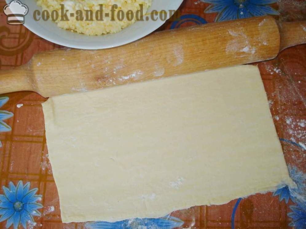 Sbuffi con pasta sfoglia di formaggio - passo dopo passo, come fare la pasta sfoglia con formaggio al forno, la ricetta con una foto