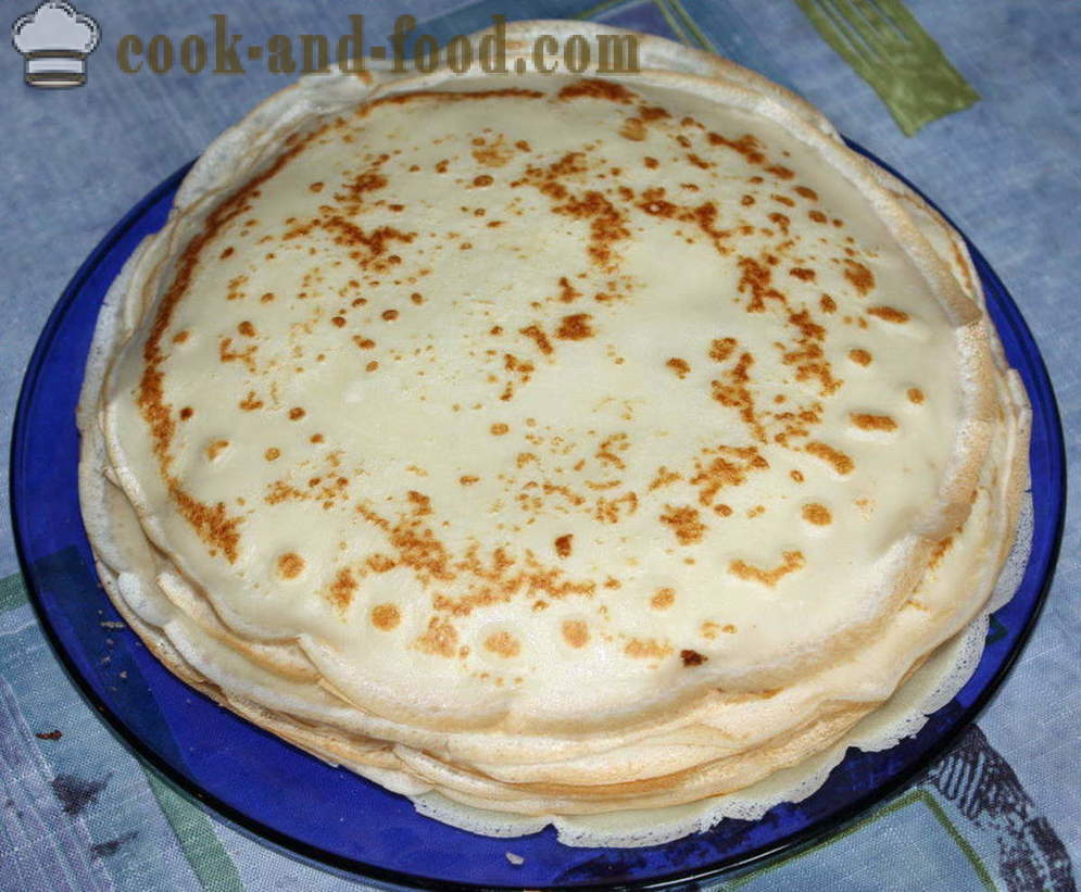 Torta di Pancake con funghi, formaggio e verdure al forno - passo per passo come cucinare una ricetta della torta frittella con la foto
