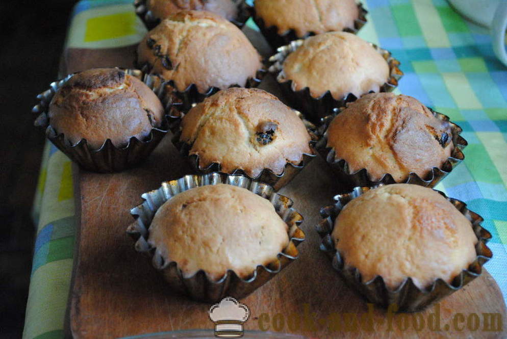 Torta casalinga con uvetta nel forno - come fare muffin con uvetta su kefir, un passo per passo ricetta foto