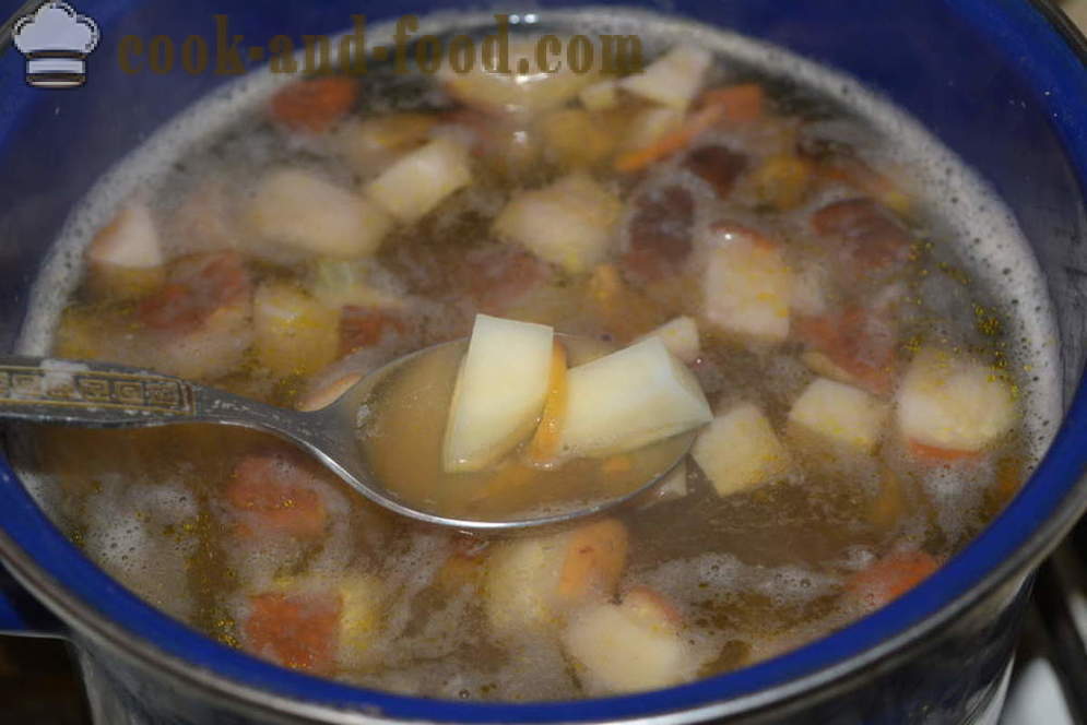 Zuppa di funghi freschi bianchi con crema di formaggio - Come cucinare zuppa di funghi con funghi freschi e formaggio, con un passo per passo le foto delle ricette