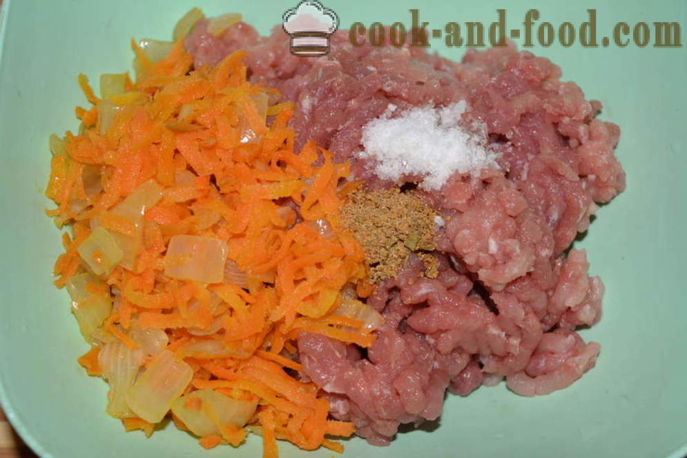 Nido Delicious di zucchine ripieni di carne macinata - come preparare zucchine con carne tritata in una padella, un passo per passo ricetta foto