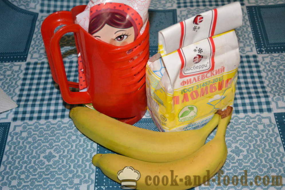 Latte cocktail con gelato e banane in un frullatore - come fare un frullato a casa, passo dopo passo ricetta foto