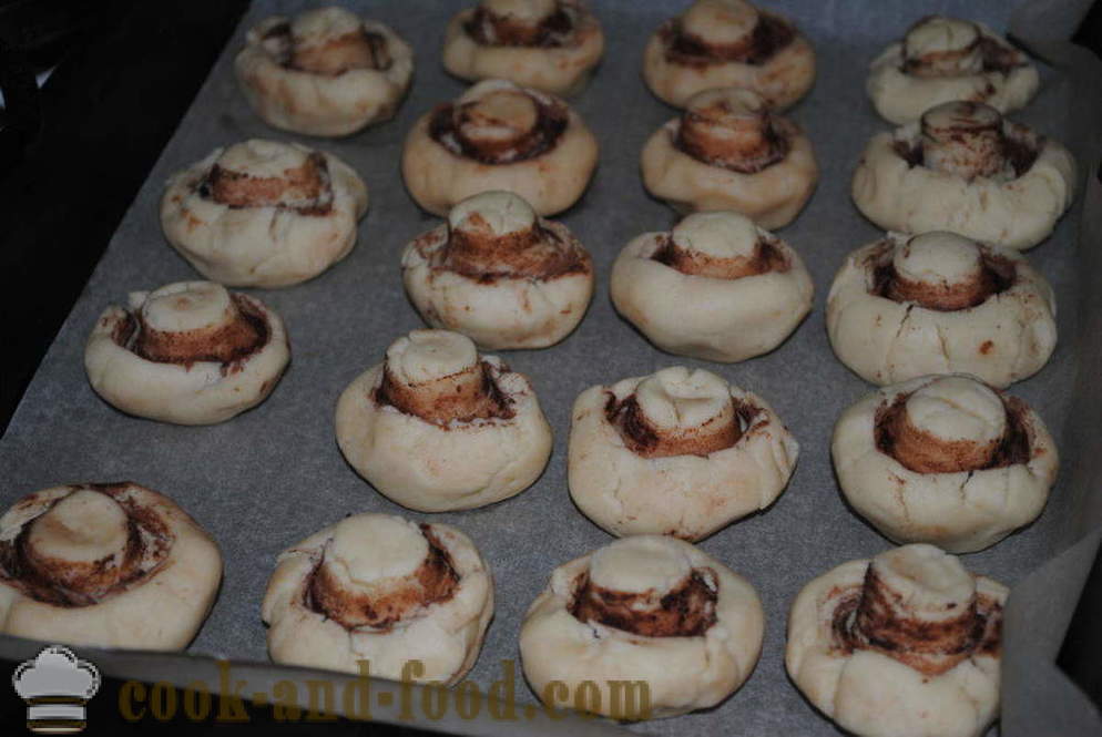 Deliziosi biscotti fatti in casa con funghi amido - come cucinare biscotti champignons, passo dopo passo le foto delle ricette