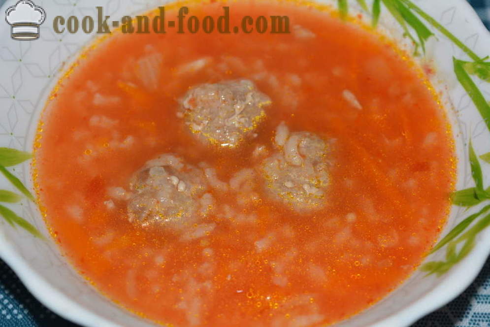 Zuppa di pomodoro con le polpette - come cucinare la zuppa di pomodoro con polpettine, con un passo per passo ricetta foto