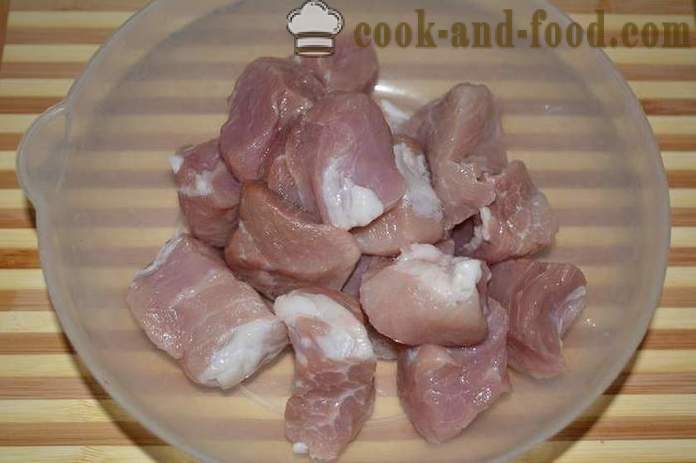 L'orzo in una pentola con la carne cotta in forno - come cucinare il porridge orzo con carne al forno, con un passo per passo ricetta foto