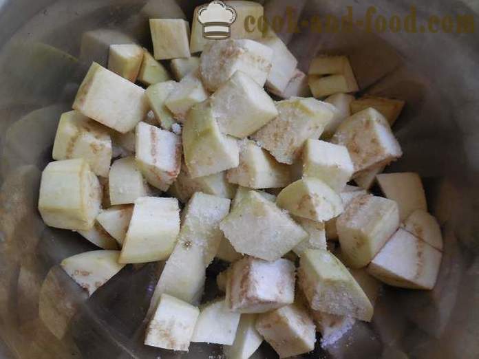 Melanzane in umido in panna acida con l'aglio come funghi - come cucinare le melanzane in umido con panna acida, un passo per passo ricetta foto