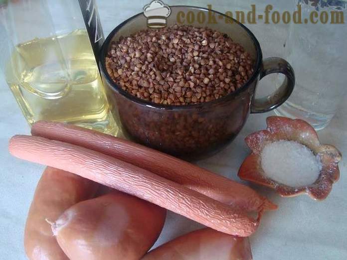 Grano saraceno deliziosa con salsicce in una padella - Come fare grano saraceno in una padella, un passo per passo ricetta foto