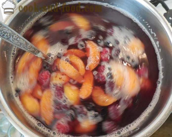 Gelatina di frutta bacche di ribes, more, albicocche e amido - come cucinare le bacche di gelatina e amido, con un passo per passo ricetta foto