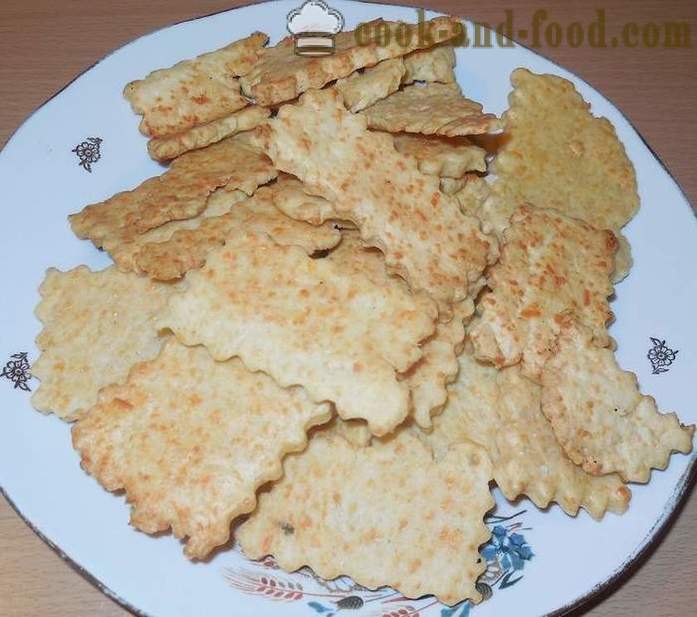 Cracker salati con formaggio in forno - come fare biscotti al formaggio, ricetta con foto