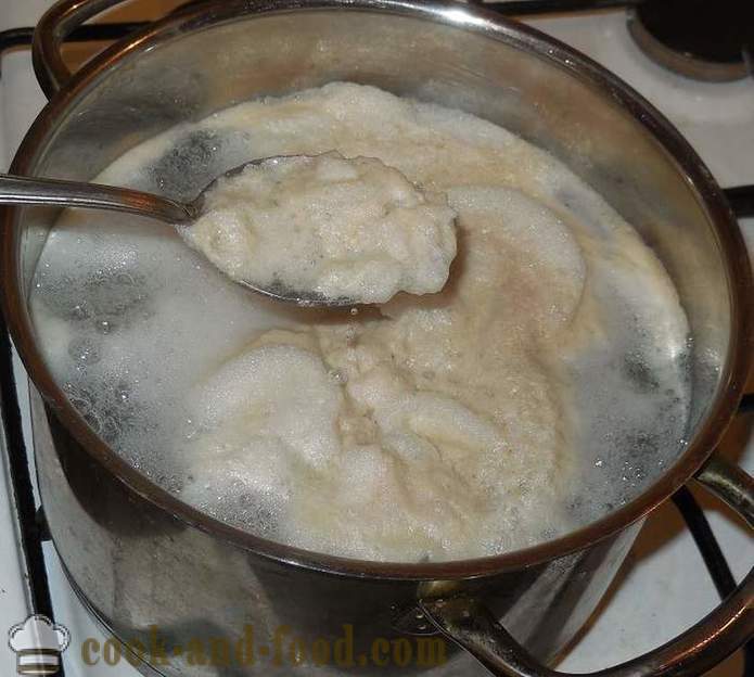 Zuppa con le polpette in brodo di carne - come fare gnocchi uova e farina - un passo per passo ricetta foto
