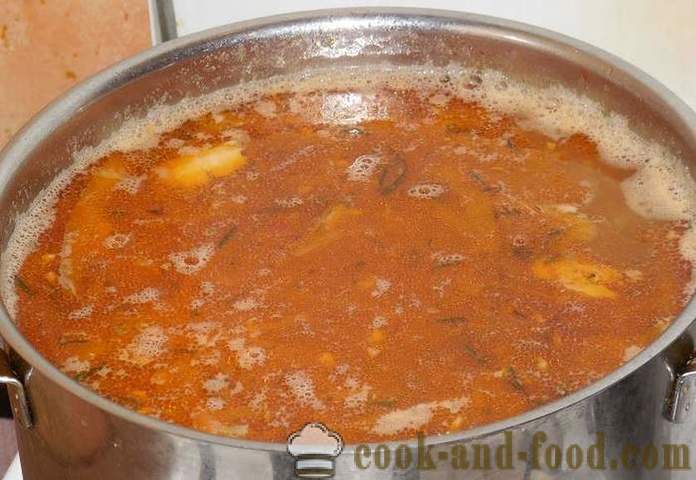 Zuppa fatta in casa deliziosa con fagioli in ucraino - come cucinare la zuppa di fagioli in ucraino - un passo per passo ricetta foto