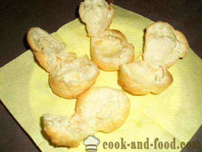 Bignè fatti in casa con crema e polvere di noce - come fare a choux pasta bignè - step by step ricetta foto