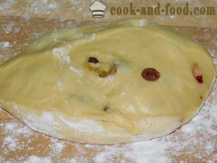 Panettone italiano - semplice e deliziosa torta di Pasqua nella macchina per il pane - un passo per passo ricetta foto