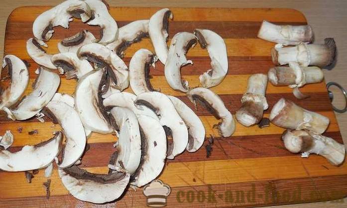 Panini caldi squisiti con funghi funghi - ricetta per panini caldi al forno - con foto