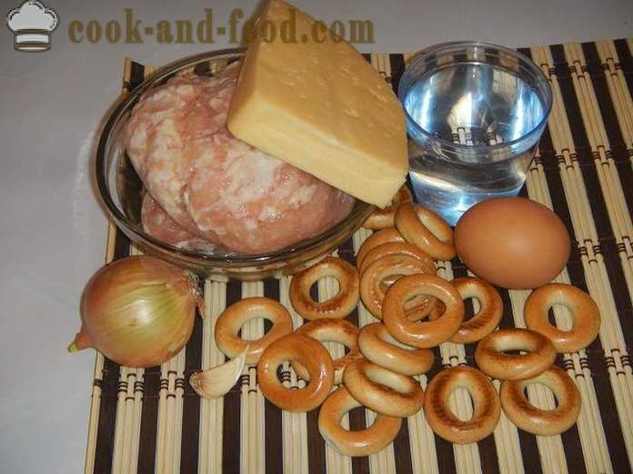 Bagel con carne macinata in forno o essiccazione farcito - ricetta facile antipasto, come cucinare, la ricetta con una foto.