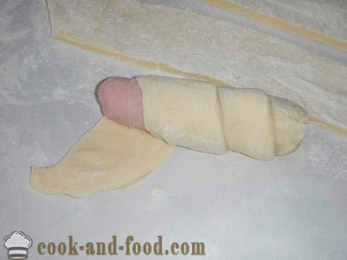 Salsicce nella pasta lievitata nel forno - come cucinare suini in coperte a casa, passo dopo passo la ricetta con le foto.