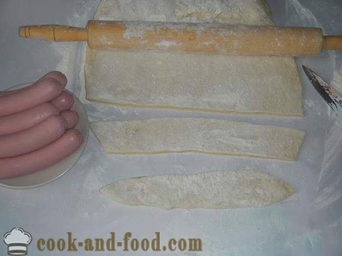 Salsicce nella pasta lievitata nel forno - come cucinare suini in coperte a casa, passo dopo passo la ricetta con le foto.
