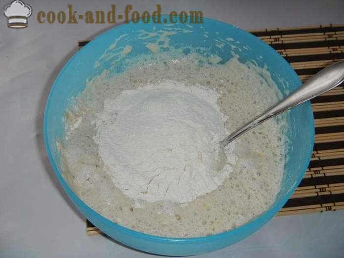 Pasta di lievito per torte e rotoli su lievito secco - come preparare la pasta di lievito nella pasta, la ricetta passo dopo passo con le foto.