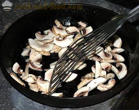 Insalata di funghi con funghi, formaggio e uova. ricetta semplice, gustoso e sano con le foto.