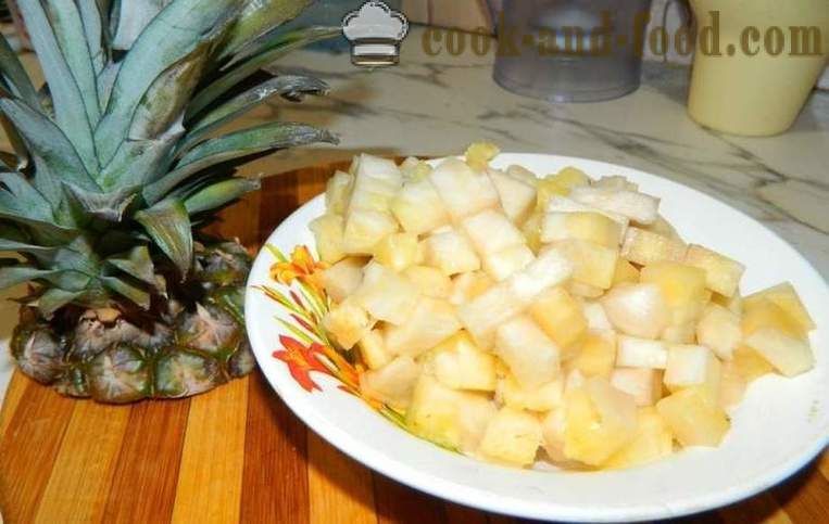 Insalata di festa con ananas e granchi bastoni - un passo deliziosa e semplice ricetta passo foto