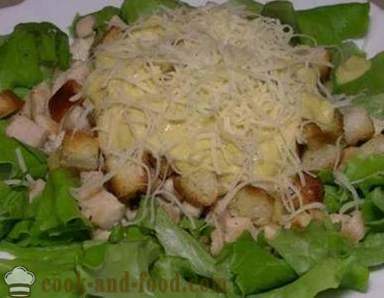 Caesar salad con crostini di pane - una ricetta classica con foto e video. Come preparare insalata Caesar e condimento per l'insalata