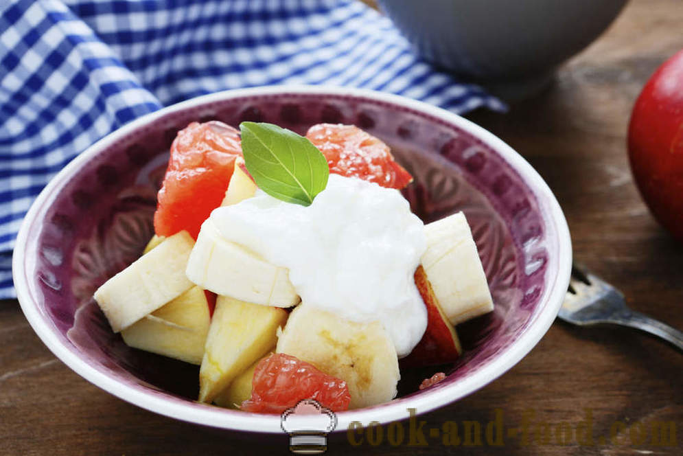 Ottima la prima colazione: macedonia di frutta con yogurt